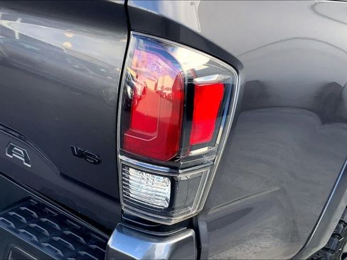 Used 2022 Toyota Tacoma Limited AWD/4WD image 32