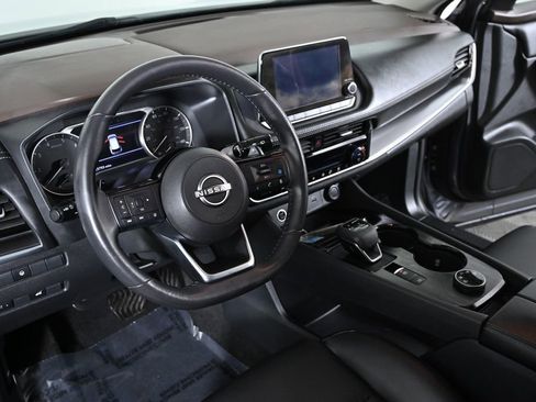 Used 2022 Nissan Rogue SV w/ SV Premium Package image 12