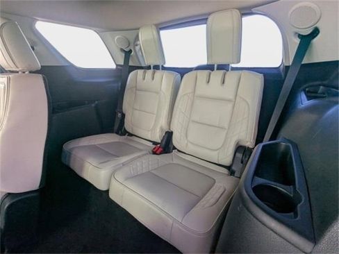 Used 2017 Ford Explorer Platinum image 15