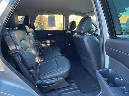 Certified 2024 Nissan Pathfinder SL image 23