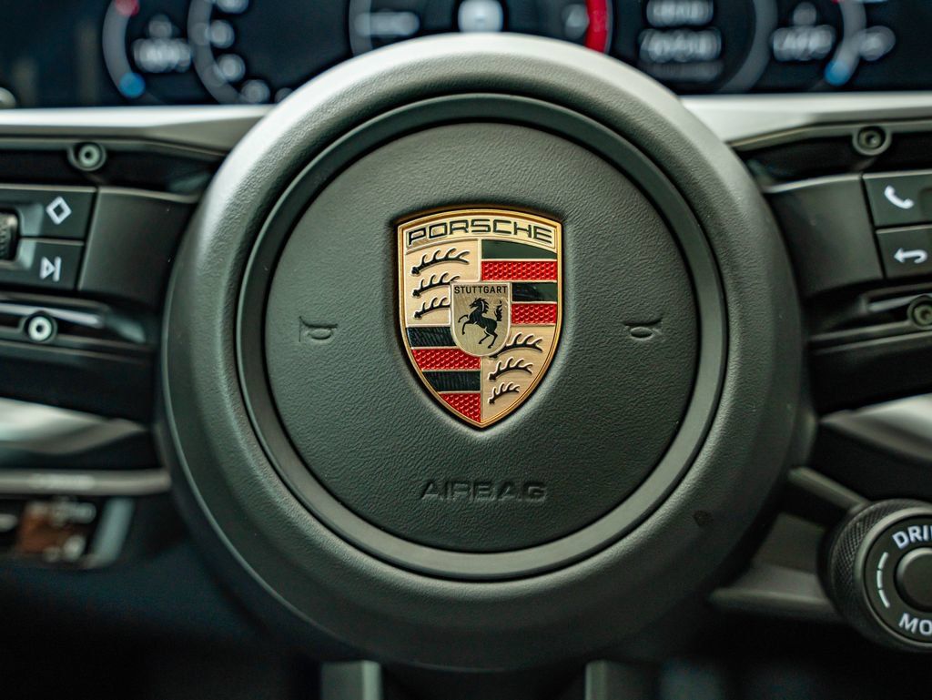 Certified 2025 Porsche Cayenne E-Hybrid Coupe AWD/4WD image 25