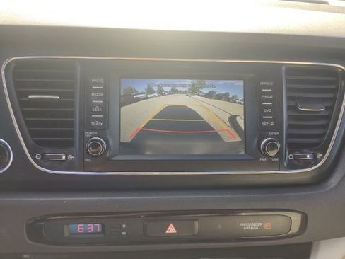 Used 2018 Kia Sedona LX w/ LX Essentials Premium Package FWD image 22