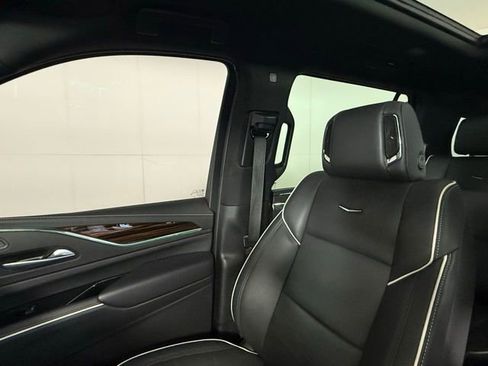 Used 2023 Cadillac Escalade ESV Premium Luxury image 21
