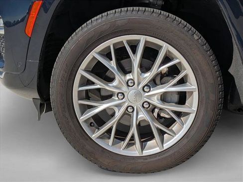 Used 2024 Jeep Grand Cherokee Summit w/ Adv Protech Group IV AWD/4WD image 8