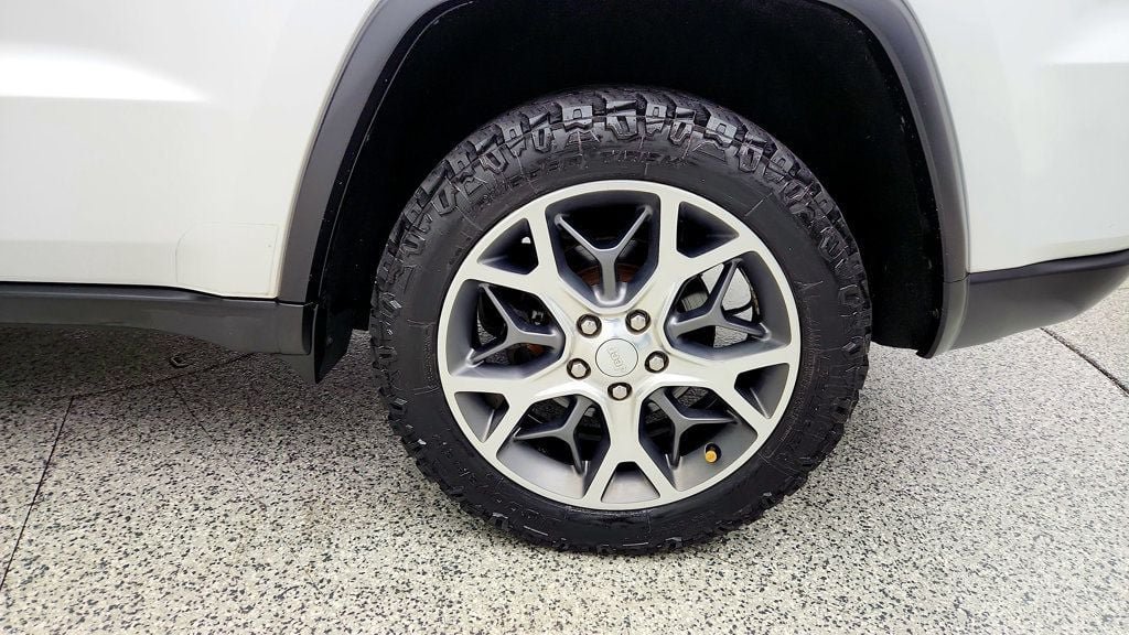 Used 2020 Jeep Grand Cherokee Limited AWD/4WD image 9