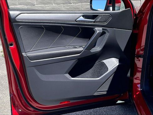 Certified 2023 Volkswagen Tiguan SE FWD image 22