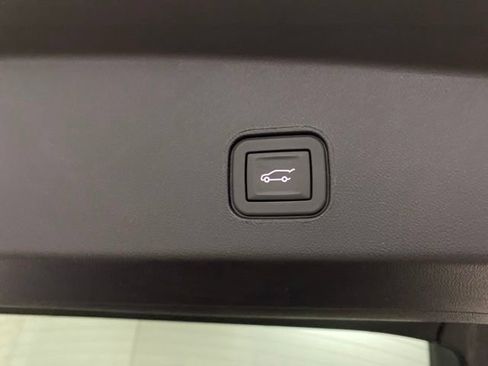 Used 2024 Cadillac Lyriq Sport RWD image 10