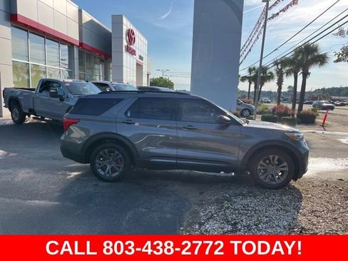 Used 2023 Ford Explorer XLT w/ Equipment Group 202A RWD image 2