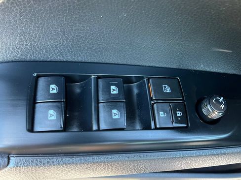 Used 2020 Toyota Camry SE w/ Sunroof Package FWD image 12