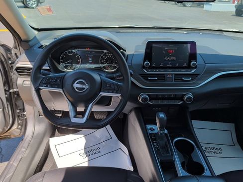 Used 2024 Nissan Altima 2.5 SV FWD image 12