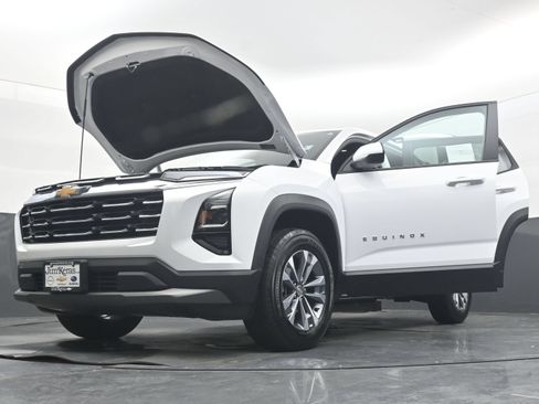 Used 2025 Chevrolet Equinox LT FWD image 38
