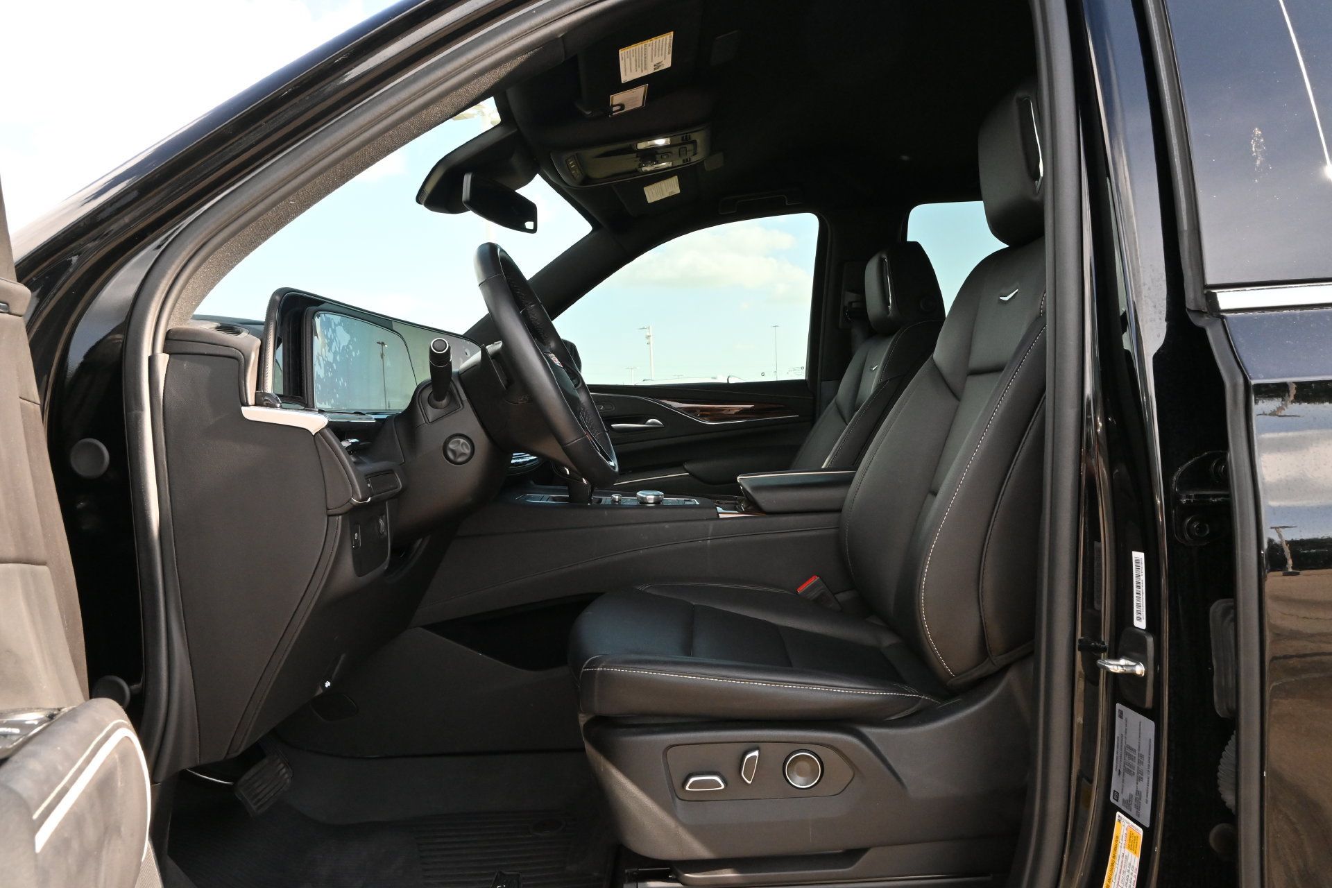 Certified 2024 Cadillac Escalade Luxury RWD image 18