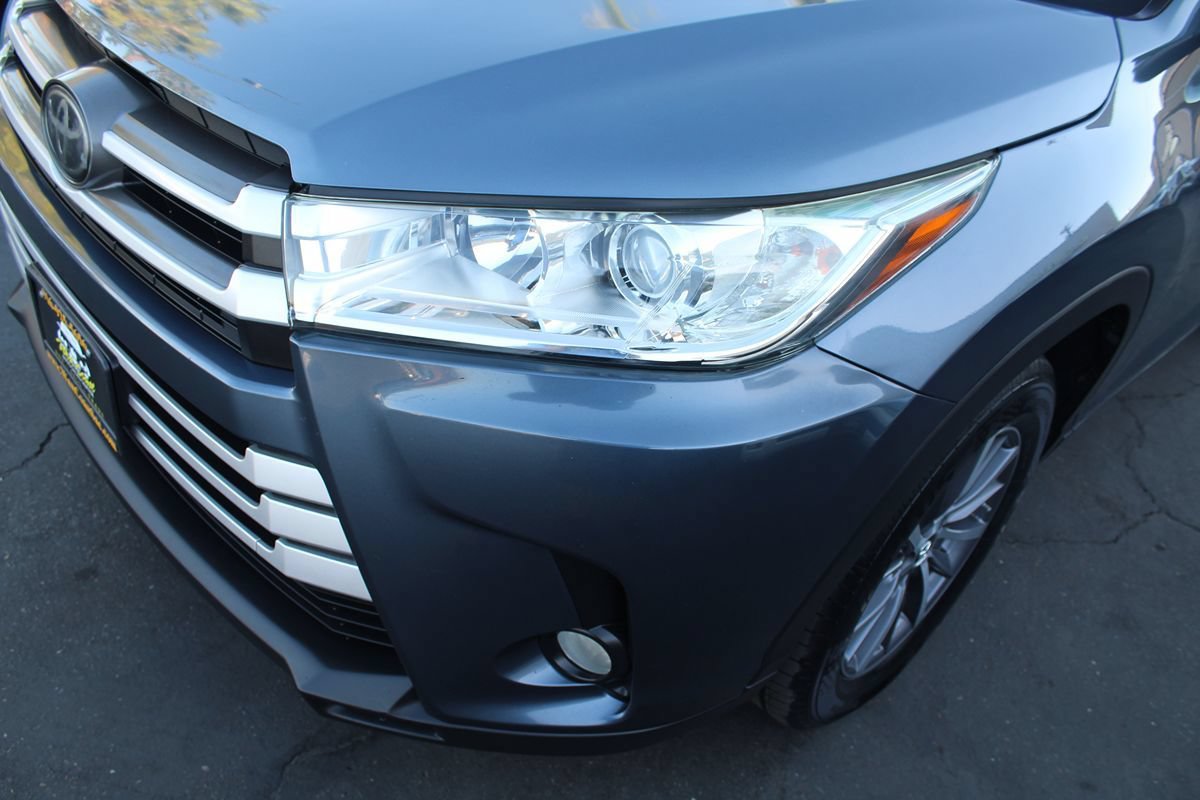 Used 2018 Toyota Highlander XLE w/ Carpet Mat Package (TMS) FWD image 10