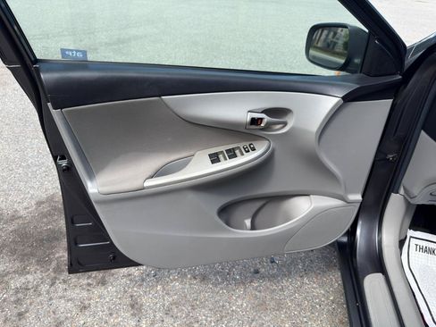 Used 2013 Toyota Corolla LE FWD image 27