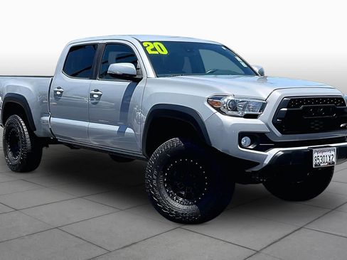Used 2020 Toyota Tacoma TRD Off-Road w/ Technology Package AWD/4WD image 2
