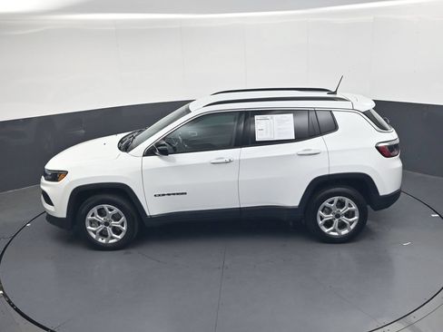 Used 2025 Jeep Compass Latitude AWD/4WD image 30