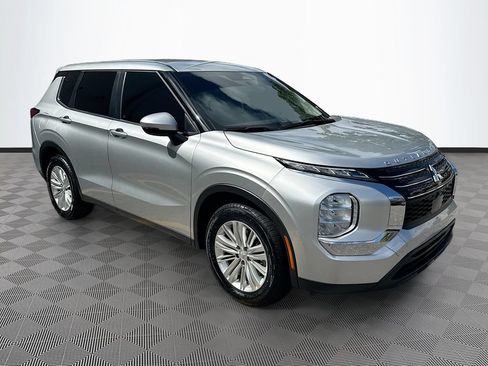 Used 2024 Mitsubishi Outlander ES FWD image 4