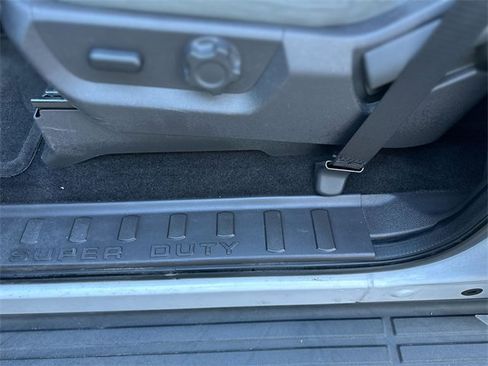 Used 2011 Ford F350 XLT w/ XLT Interior Pkg image 13