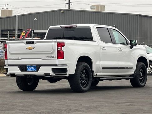 Used 2022 Chevrolet Silverado 1500 High Country w/ High Country Premium Package image 4
