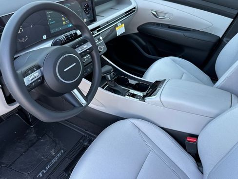 New 2025 Hyundai Tucson SE image 9