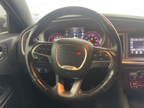 Used 2019 Dodge Charger SXT image 18