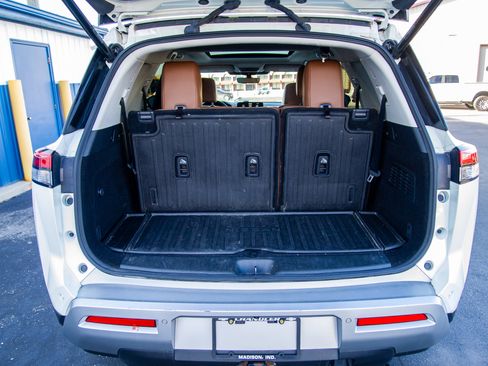 Used 2023 Nissan Pathfinder Platinum w/ Lighting Package (N93) image 35