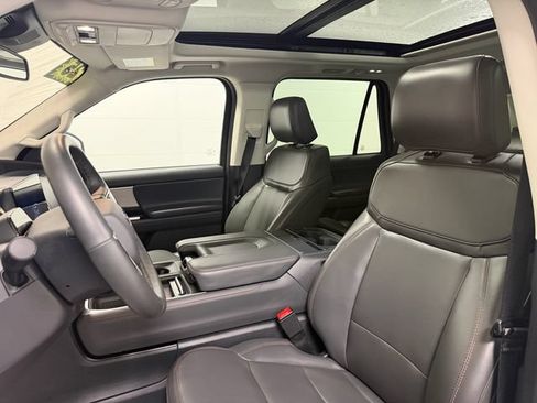 Certified 2025 Ford Expedition Active AWD/4WD image 4
