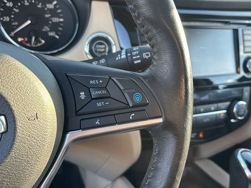 Used 2018 Nissan Rogue SL w/ Premium Package image 18