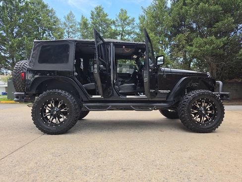 Used 2013 Jeep Wrangler Unlimited Sport AWD/4WD image 3