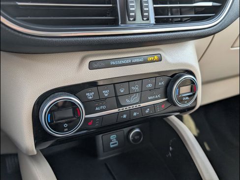 Used 2021 Ford Escape Titanium image 17