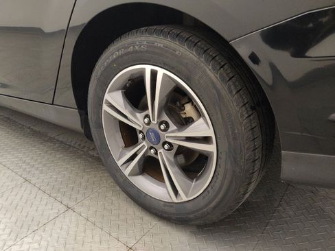 Used 2018 Ford Focus SE w/ SE Appearance Package FWD image 31