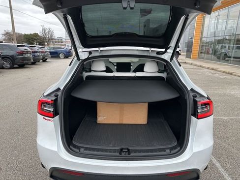 Used 2024 Tesla Model Y Long Range image 10