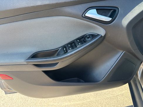 Used 2014 Ford Focus SE FWD image 10