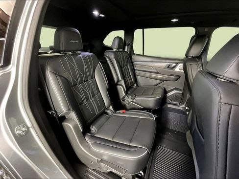 New 2026 Buick Enclave Avenir w/ Super Cruise Package image 11