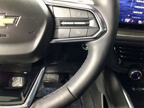 Used 2025 Chevrolet Suburban High Country image 23