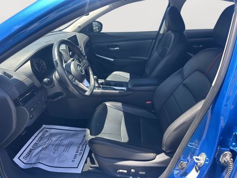 Used 2022 Nissan Sentra SR w/ SR Premium Package FWD image 8
