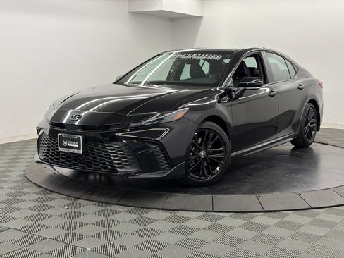 Used 2026 Toyota Camry SE w/ Convenience Package FWD image 3