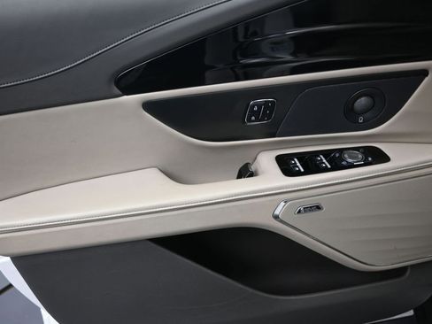 Used 2024 Lincoln Nautilus Premier w/ Equipment Group 102A AWD/4WD image 12