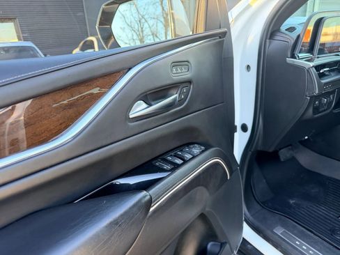 Used 2021 Cadillac Escalade Sport Platinum w/ LPO, ONYX Package image 11