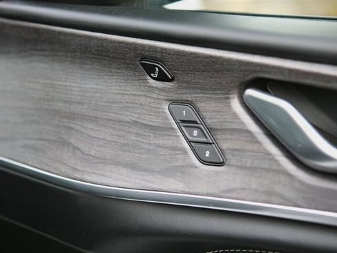 Used 2022 Jeep Grand Cherokee L Overland w/ Advanced Protech Group III image 21