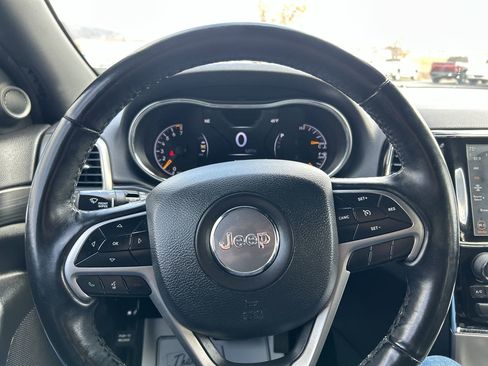 Used 2020 Jeep Grand Cherokee Altitude image 24