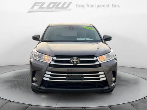 Used 2018 Toyota Highlander Plus image 2