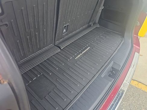 Used 2021 Toyota Highlander Platinum image 10