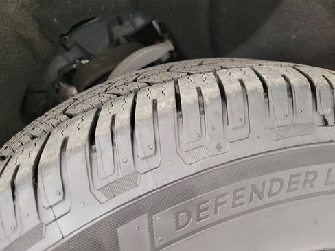 Used 2021 Chevrolet Suburban LT w/ Luxury Package image 4