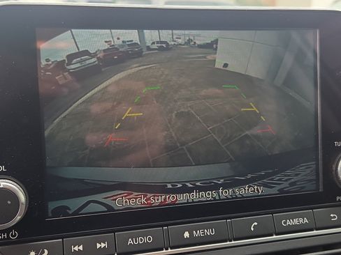 Used 2025 Nissan Altima 2.5 SV FWD image 10