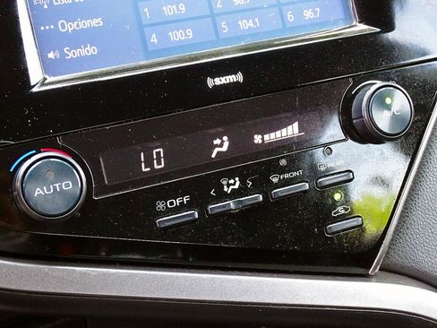 Used 2020 Toyota Camry SE FWD image 28