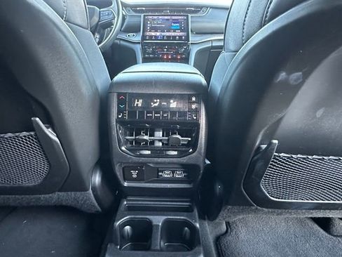 Used 2022 Jeep Grand Cherokee L Limited image 29