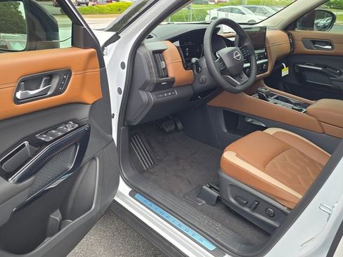 New 2026 Nissan Pathfinder Platinum AWD/4WD image 9