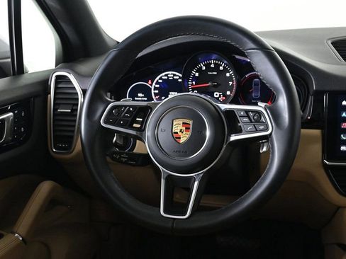 Used 2023 Porsche Cayenne Platinum Edition image 13