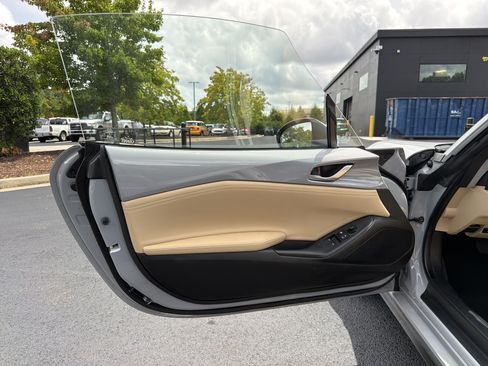 Used 2026 MAZDA MX-5 Miata RF Grand Touring RWD image 23